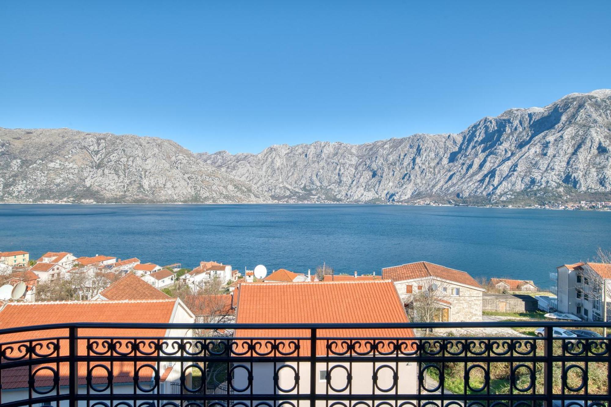 Luxurious 3-Bedroom Apartment By Mn Property コトル エクステリア 写真