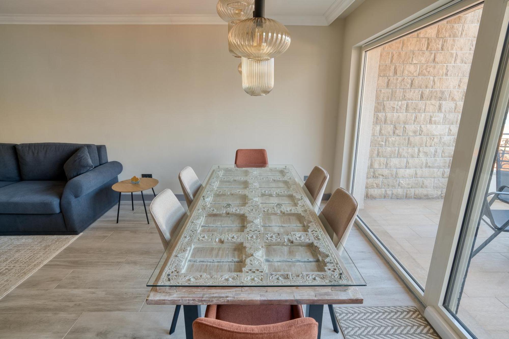 Luxurious 3-Bedroom Apartment By Mn Property コトル エクステリア 写真