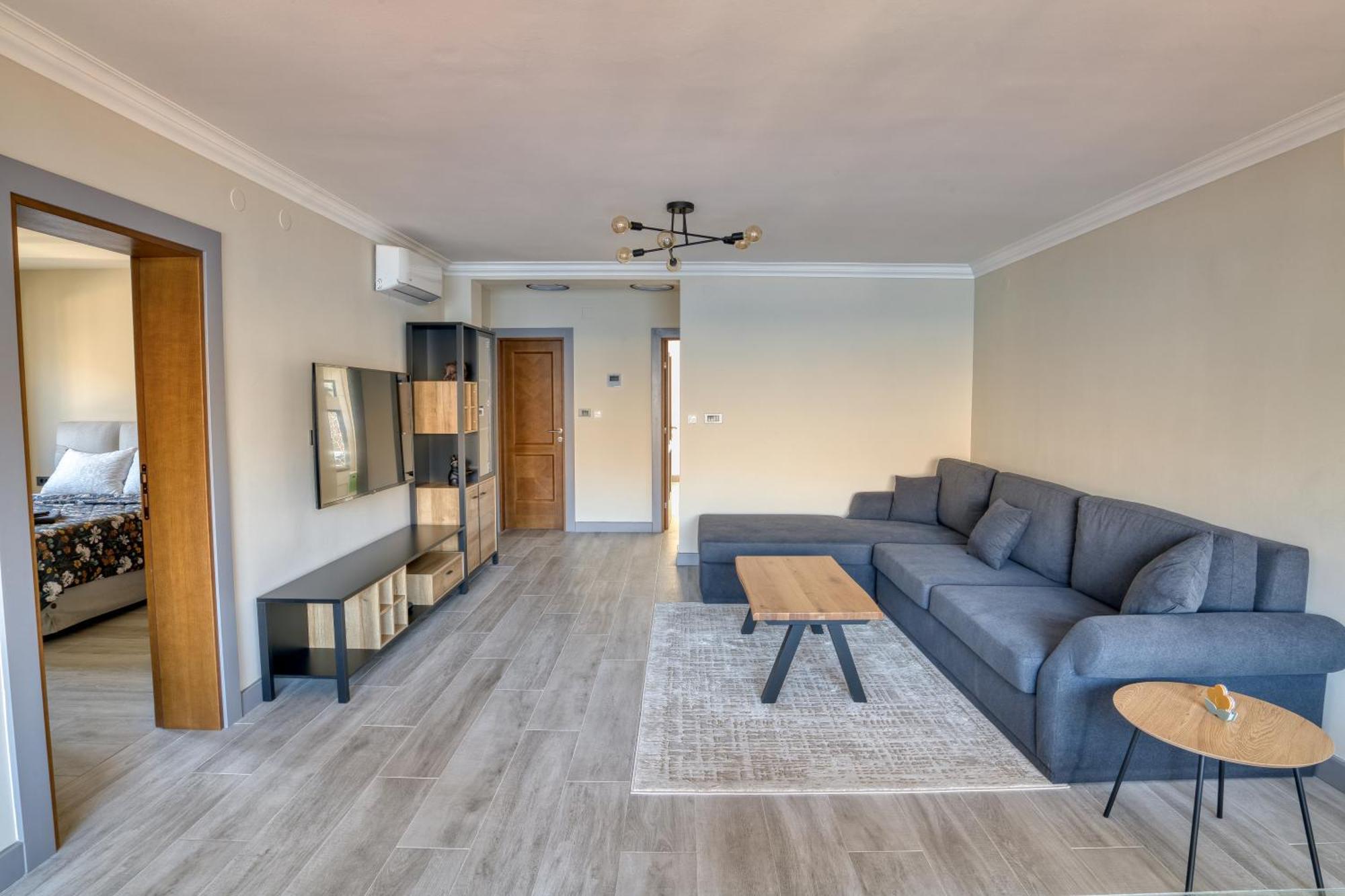 Luxurious 3-Bedroom Apartment By Mn Property コトル エクステリア 写真