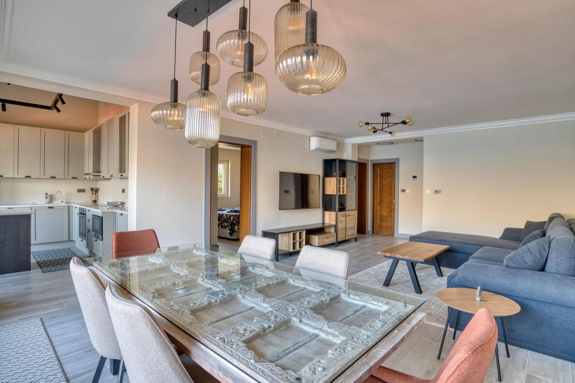 Luxurious 3-Bedroom Apartment By Mn Property コトル エクステリア 写真