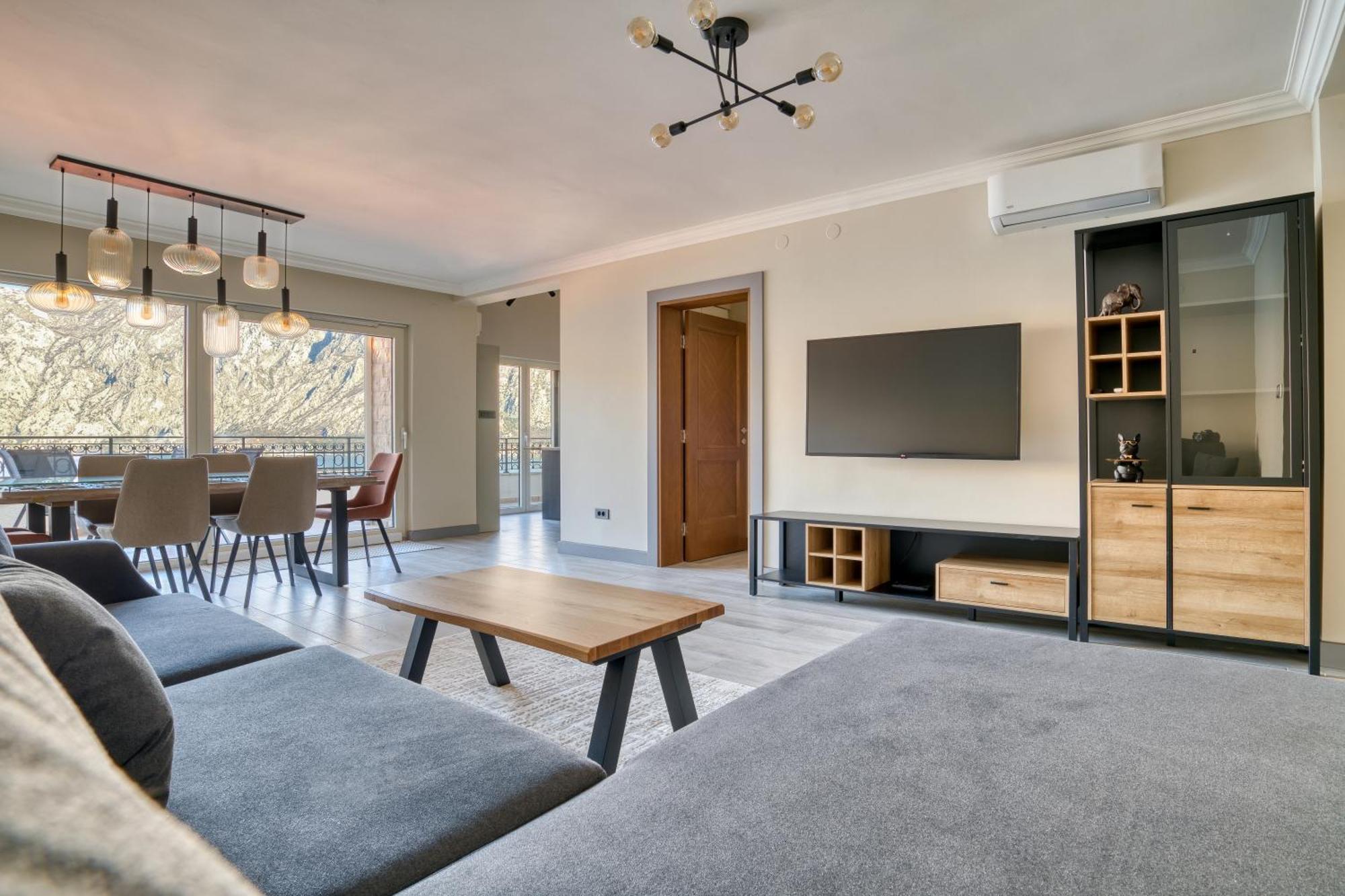 Luxurious 3-Bedroom Apartment By Mn Property コトル エクステリア 写真