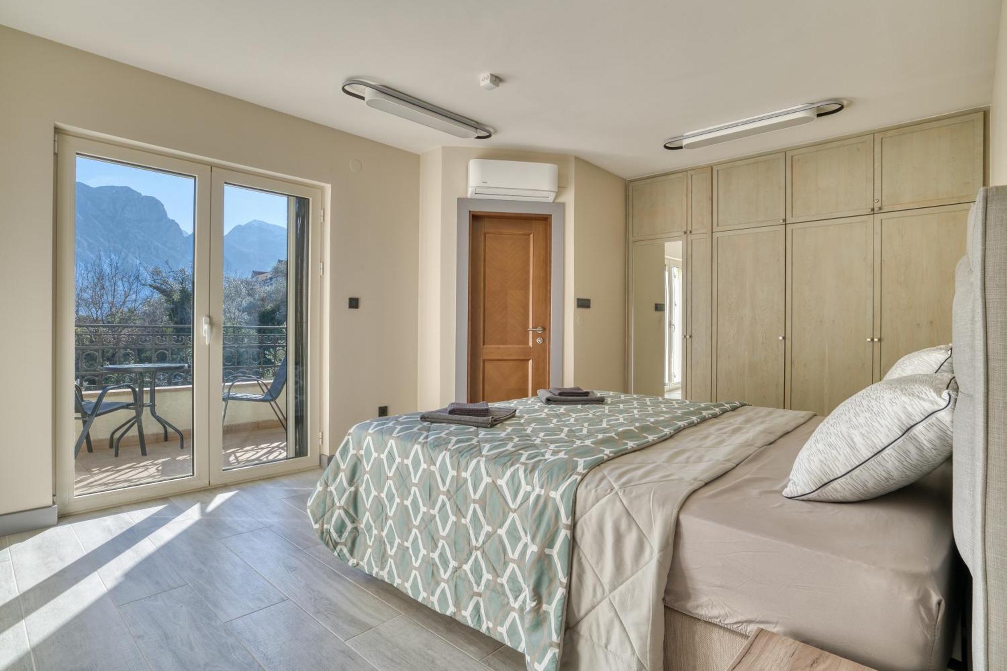 Luxurious 3-Bedroom Apartment By Mn Property コトル エクステリア 写真