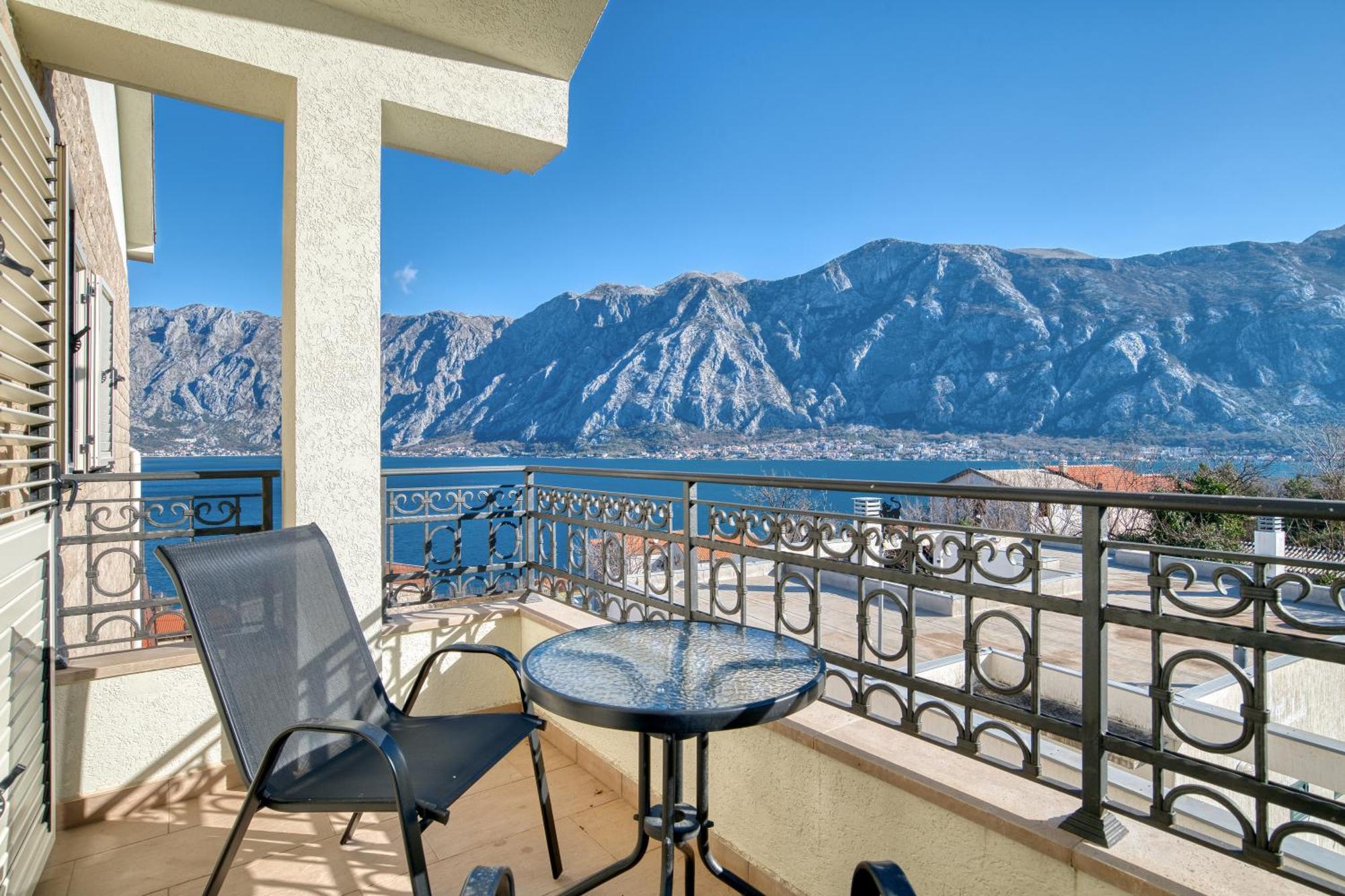 Luxurious 3-Bedroom Apartment By Mn Property コトル エクステリア 写真