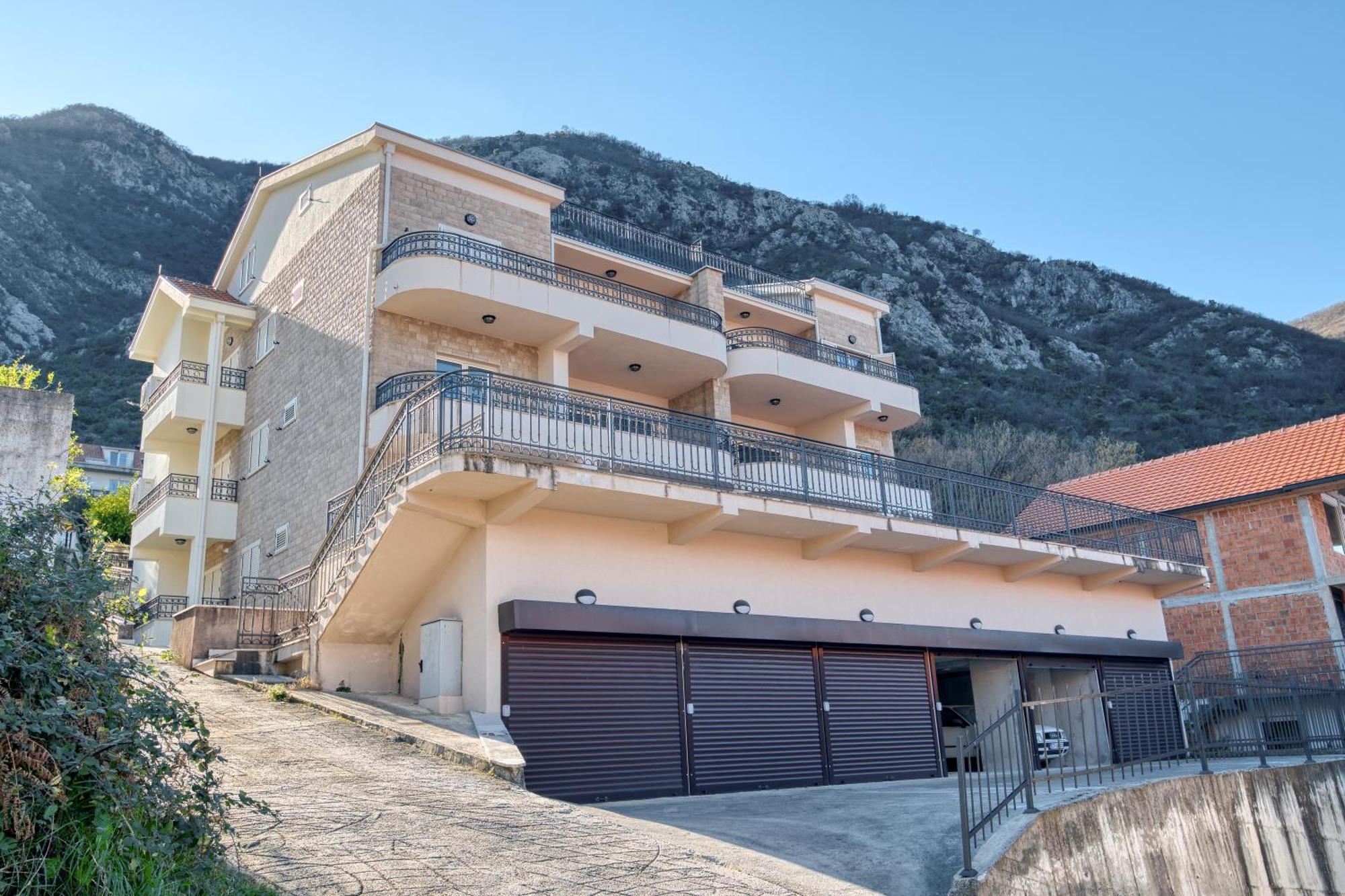 Luxurious 3-Bedroom Apartment By Mn Property コトル エクステリア 写真