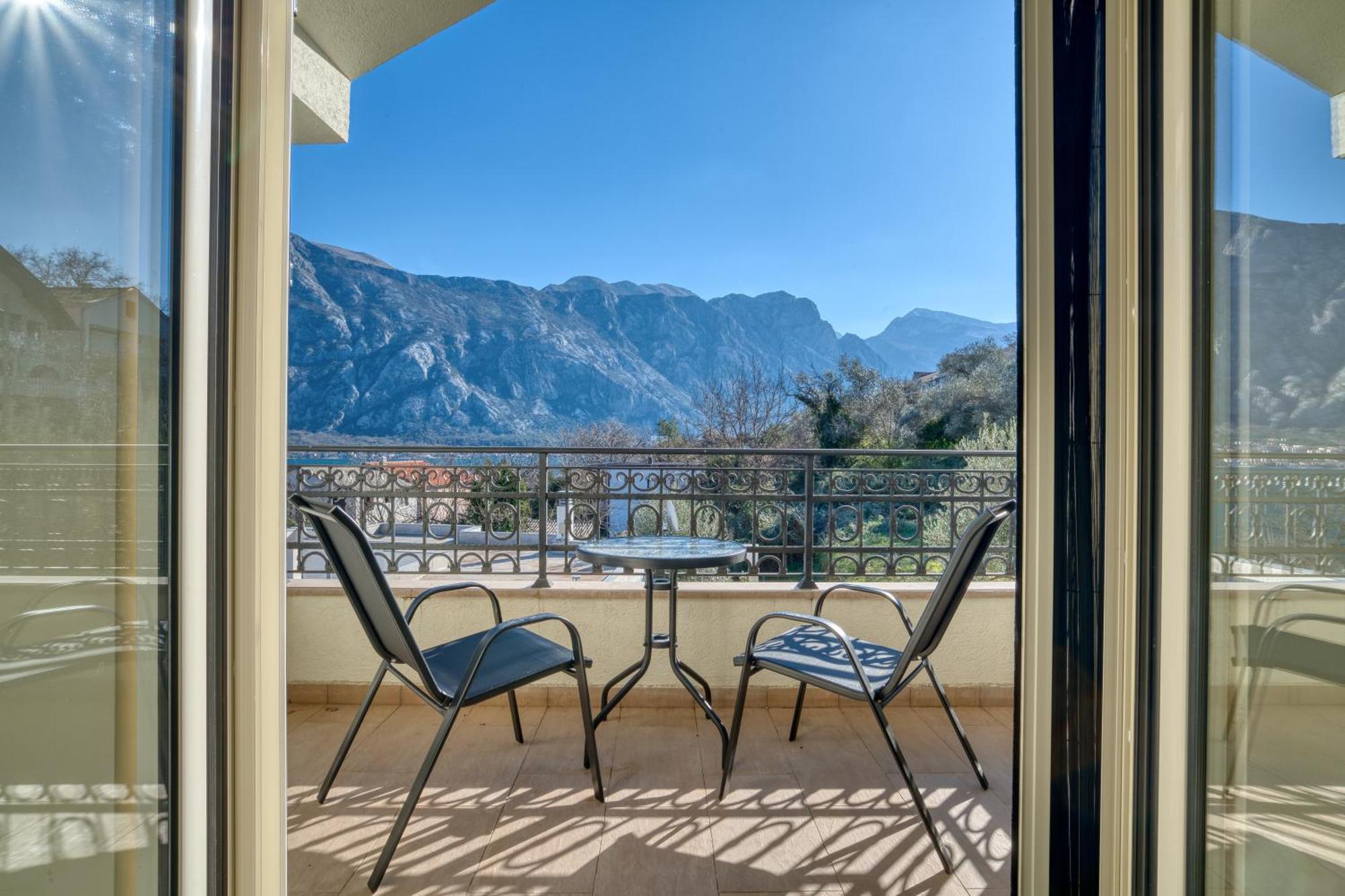 Luxurious 3-Bedroom Apartment By Mn Property コトル エクステリア 写真