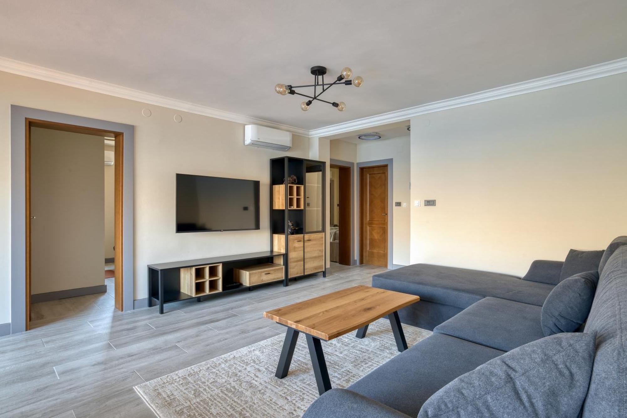 Luxurious 3-Bedroom Apartment By Mn Property コトル エクステリア 写真